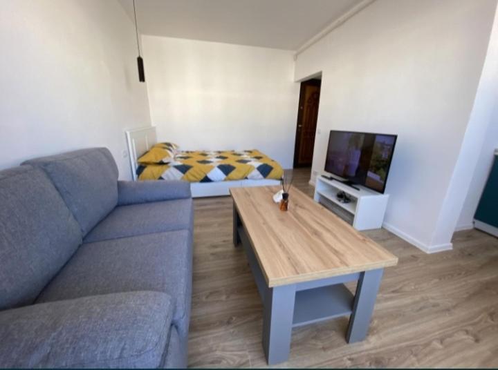 Studio 100G Apartment Targoviste Luaran gambar